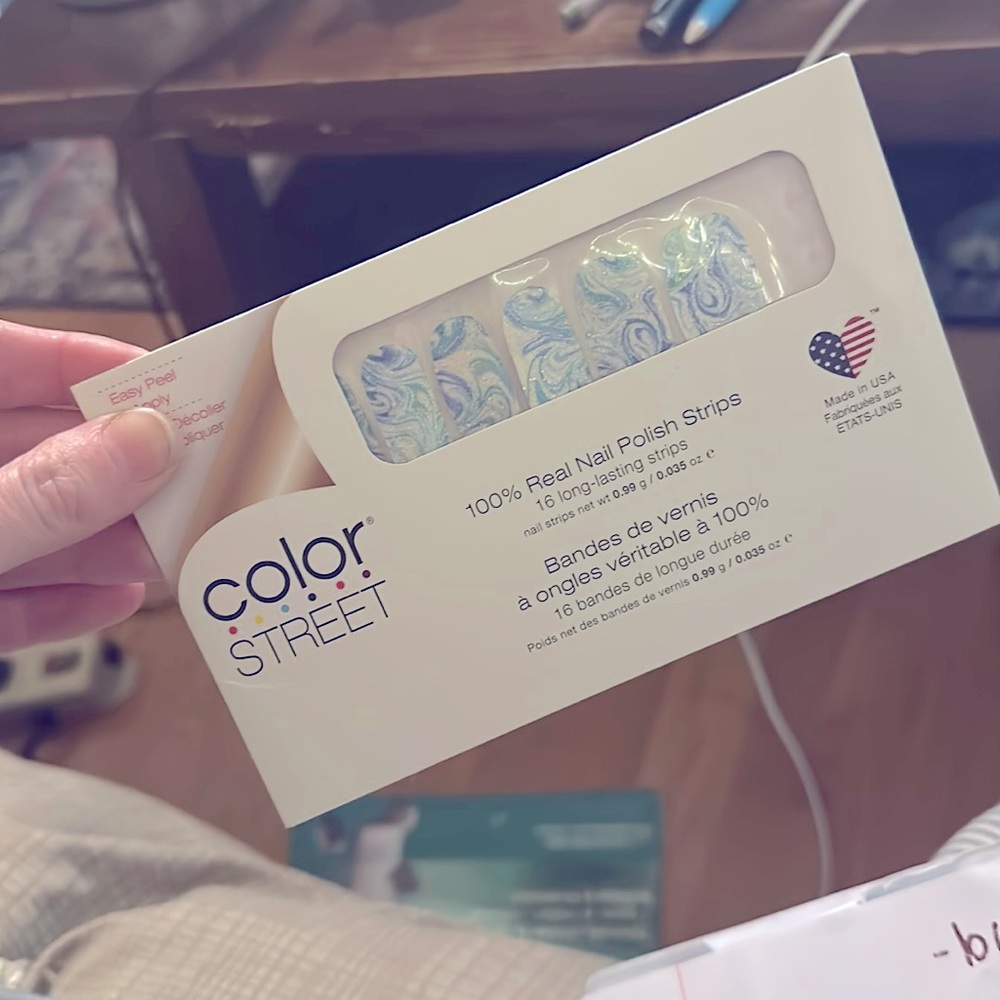 COLOR STREET PRESS ON NAILS BLUE GLITTER “WATER YOU UP TO?” FDG269